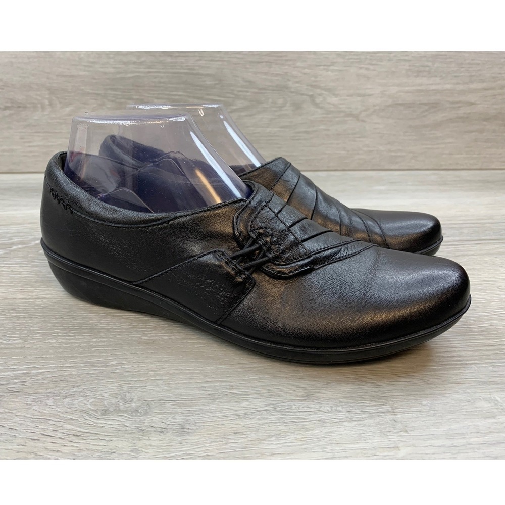 Clarks Everlay Women's Loafers  Black Leather Slip On 8.5 Casual Comfort Shoes